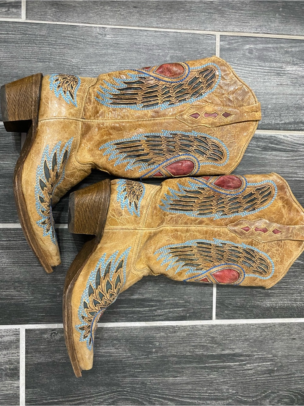 Corral Vintage Heart and Wing Boots 8M - Picture 3 of 10